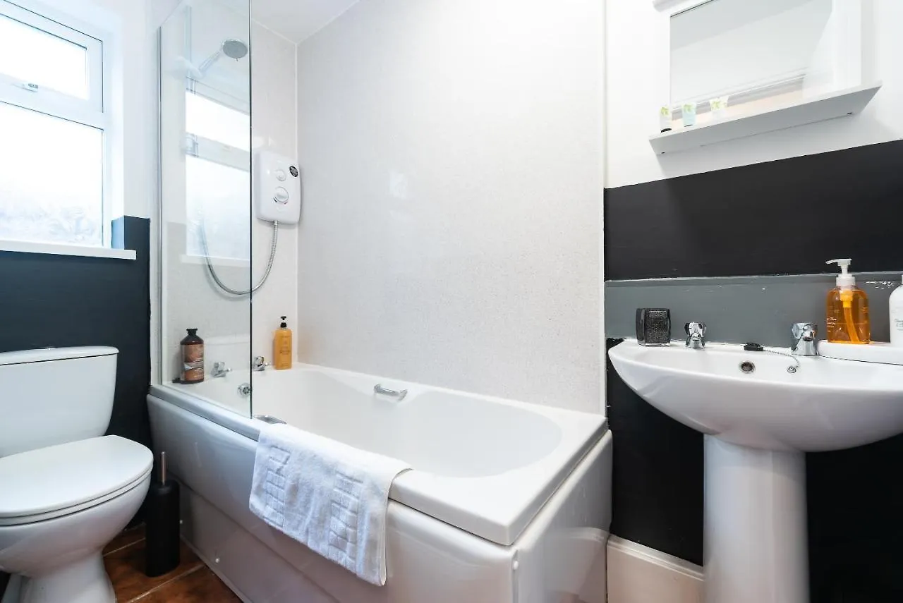 Jesouth Homey 5 Bedrooms 9 Beds - Contractors - Leisure - Central Location Kingston upon Hull
